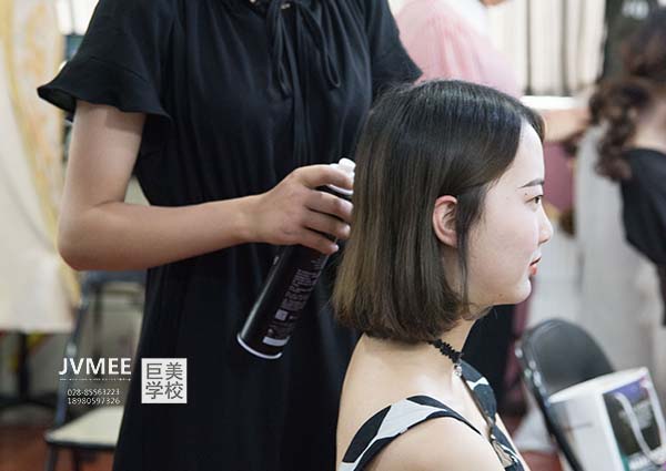 酒泉化妆培训学校在哪里