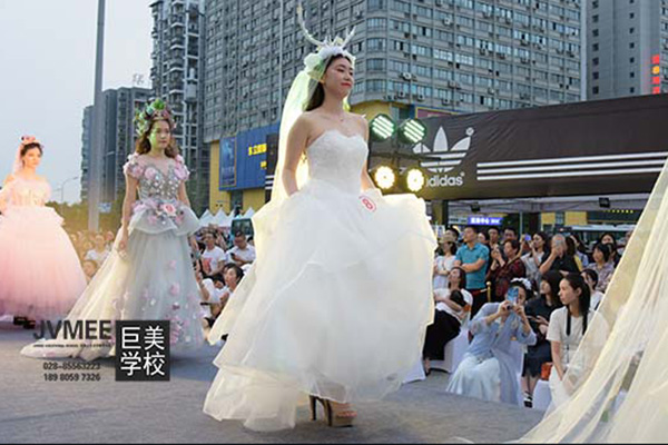 成都化妆培训学校哪里好(成都化妆培训学校有哪些)