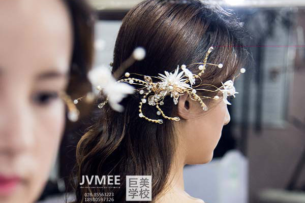 德阳化妆师培训班要多少钱