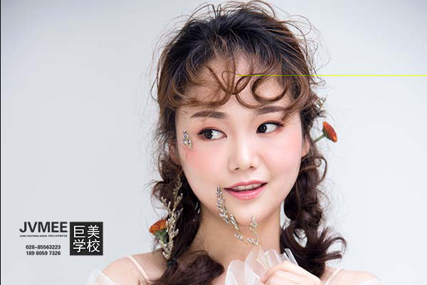 成都化妆培训学校在哪里找(成都化妆师培训学校哪个好)