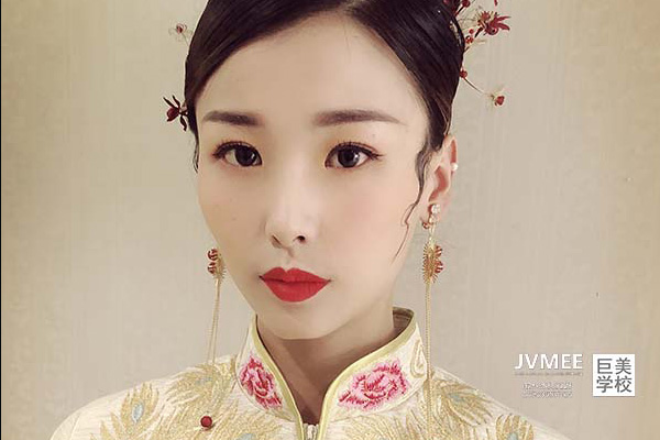南充哪里的化妆培训学校比较好(南充学化妆哪家学校好)