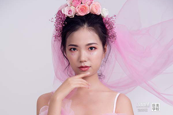 成都学化妆多少钱可以学会(成都化妆培训的学费是多少)