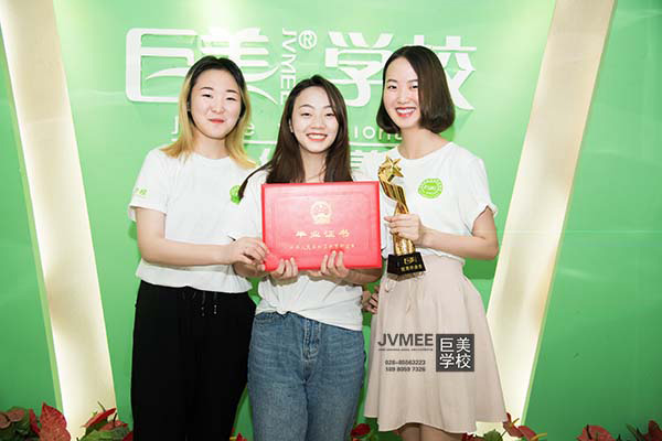南充学化妆去哪家培训学校(南充哪里有化妆培训学校)