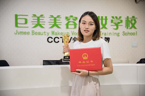 雅安学化妆哪家学校比较好(雅安化妆培训学校哪家比较好)