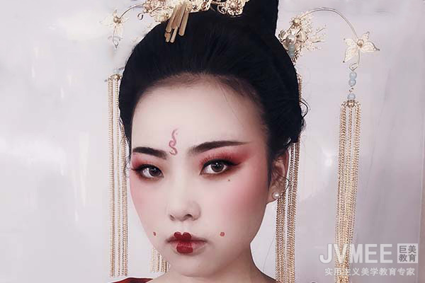 泸州学化妆的学校在哪里(泸州化妆培训学校哪里比较好)