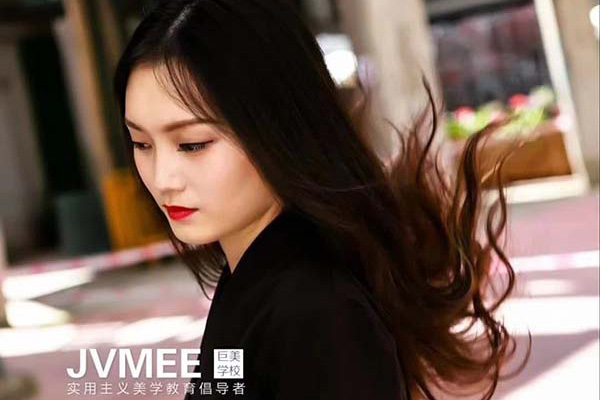 成都学化妆哪家学校好