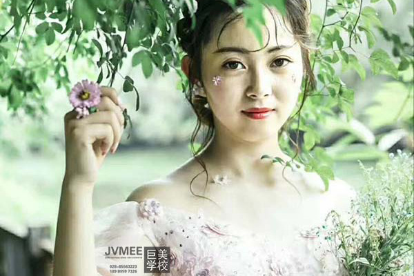 低学历学化妆在哪里学