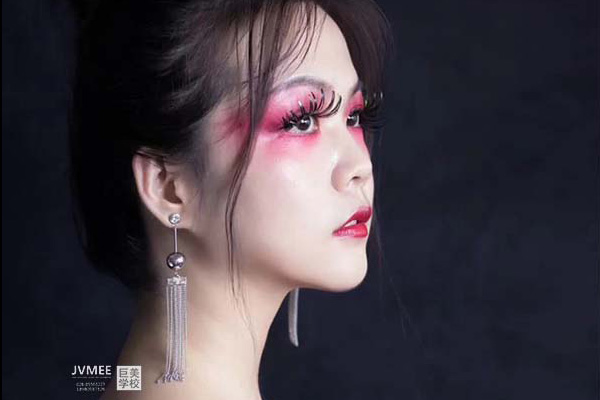 乐山化妆培训学校哪家好