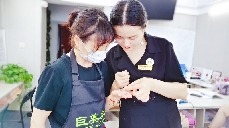 成都美甲美睫培训学校学费多少