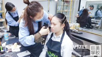 男生学化妆好不好