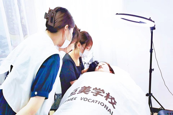 保安转行学纹绣有前途吗 保安转行学纹绣有前途吗