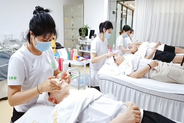 厨师转行学美容好不好 厨师转行学美容好不好